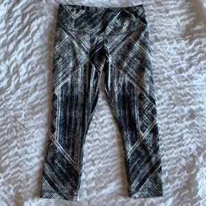 LuluLemon cropped pattern leggings